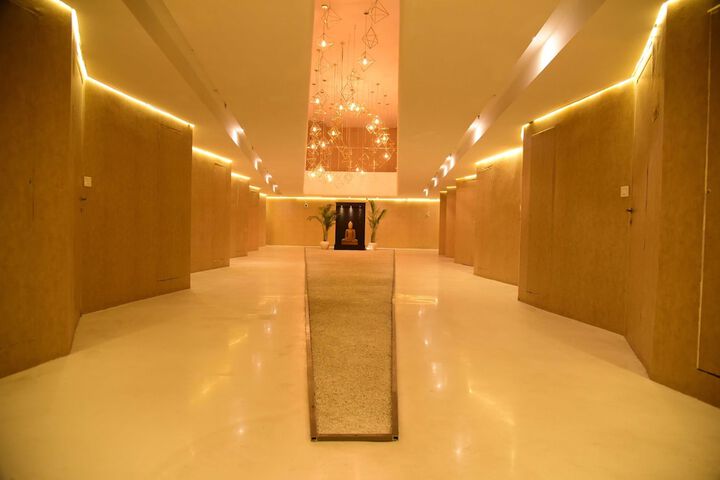 Ballroom/Hall 11 of 14