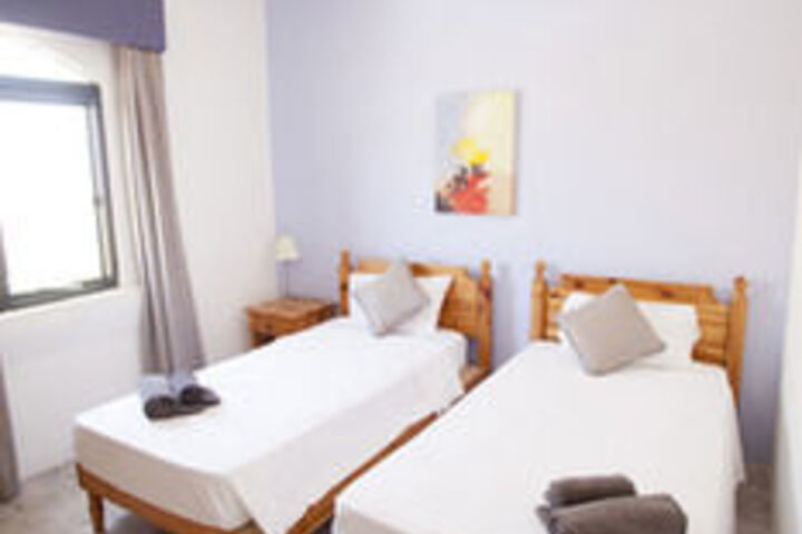 Room 10 of 80