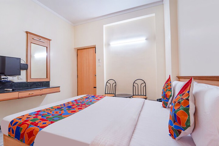 Room 10 of 30