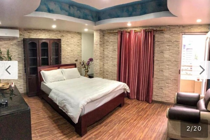 Room 9 of 11