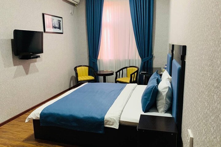 Room 2 of 32
