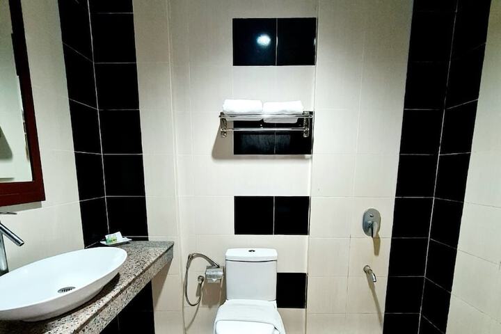 Room 18 of 33