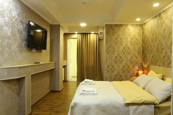 Room 14 of 110