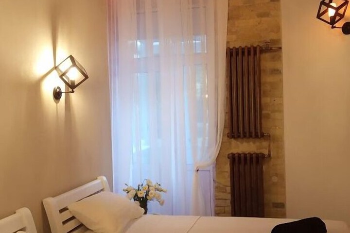 Room 6 of 33