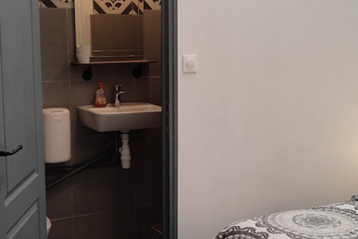 Room 33 of 67