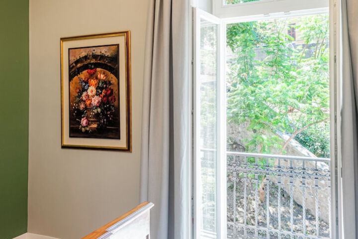 Room 10 of 31