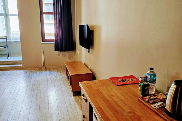 Room 32 of 204