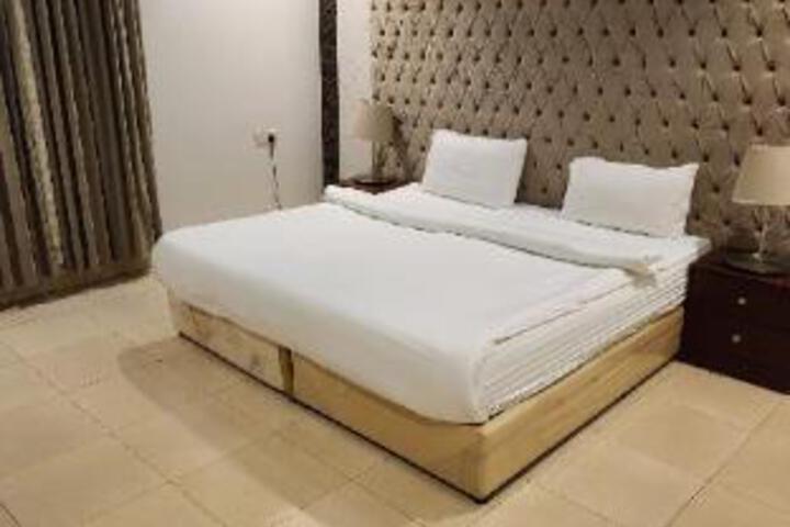 Room 3 of 33
