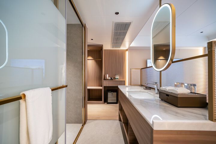 Room 52 of 62