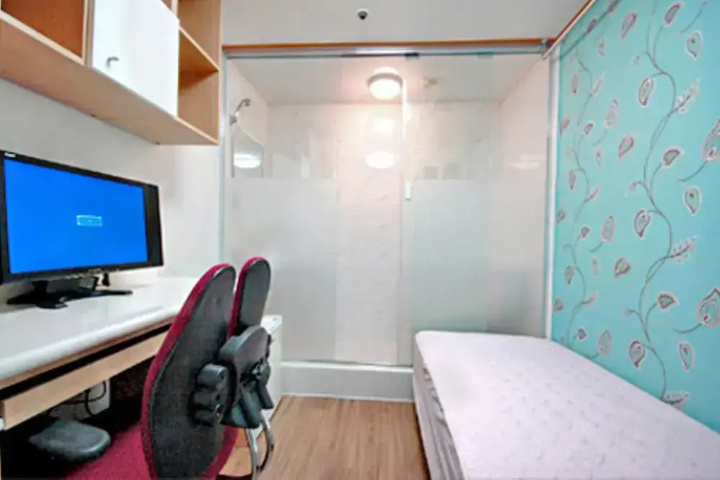 Room 4 of 11