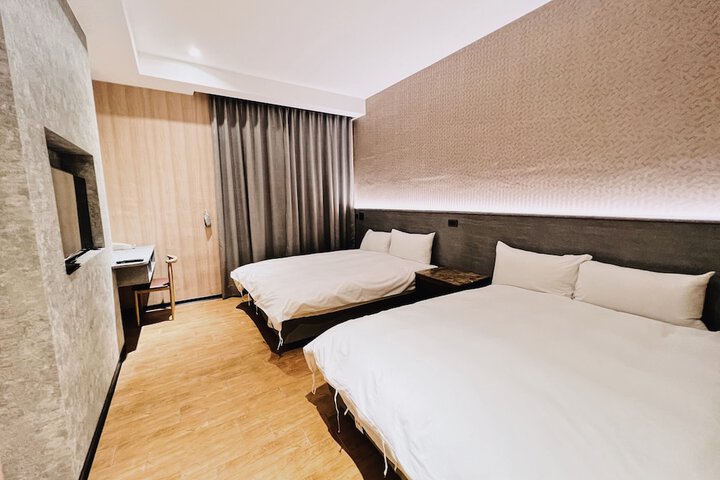 Room 5 of 11