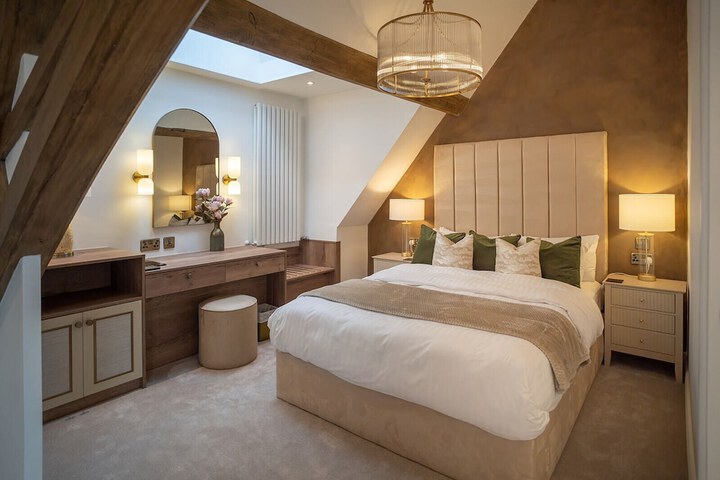 Room 32 of 85