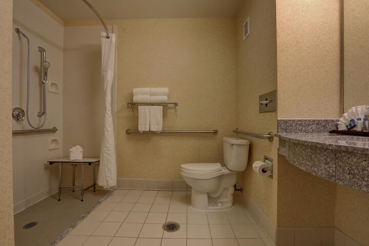Accessibility 1 Queen Bathtub (6 of 15)