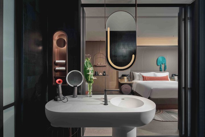 Room 42 of 93