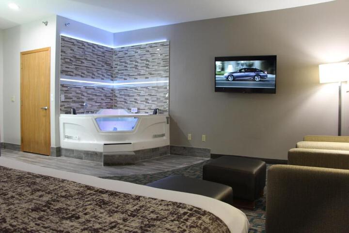 Deluxe King Bed (7 of 11)