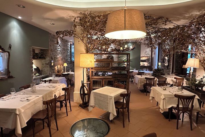 Dining 130 of 140