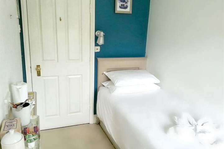 Room 3 of 38
