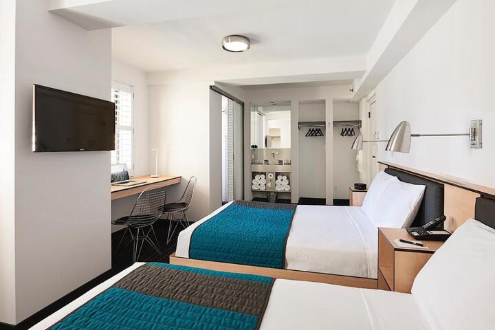 Double or Twin Bunk Bed with Shared Bathroom (5 of 8)