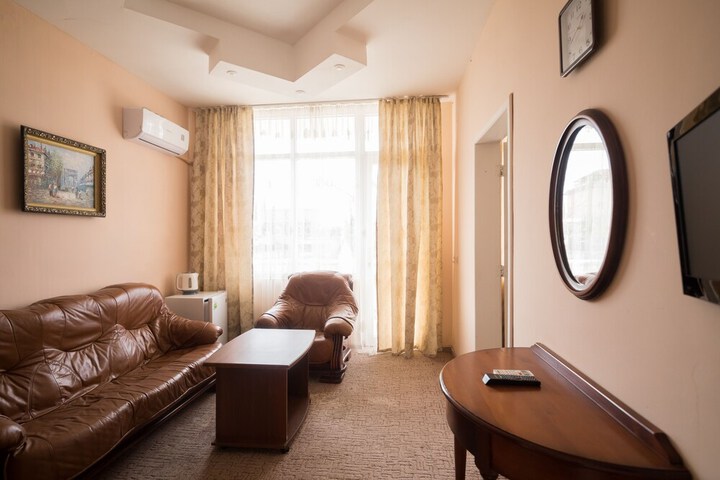 Room 2 of 47