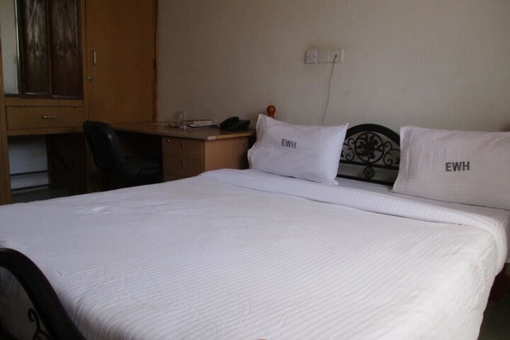 Room 8 of 32
