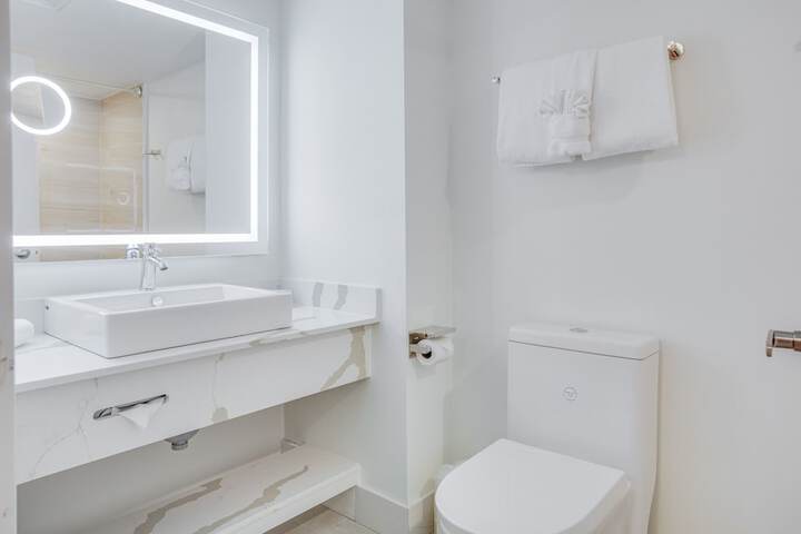 Room 27 of 73