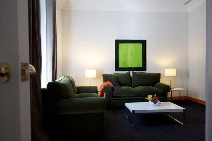 Room 25 of 32