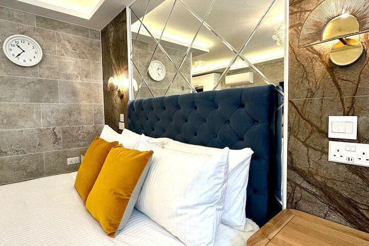 Room 4 of 19