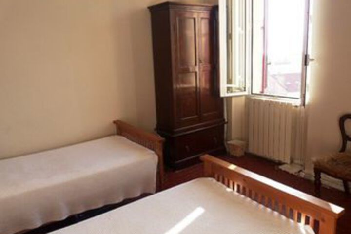 Room 10 of 20