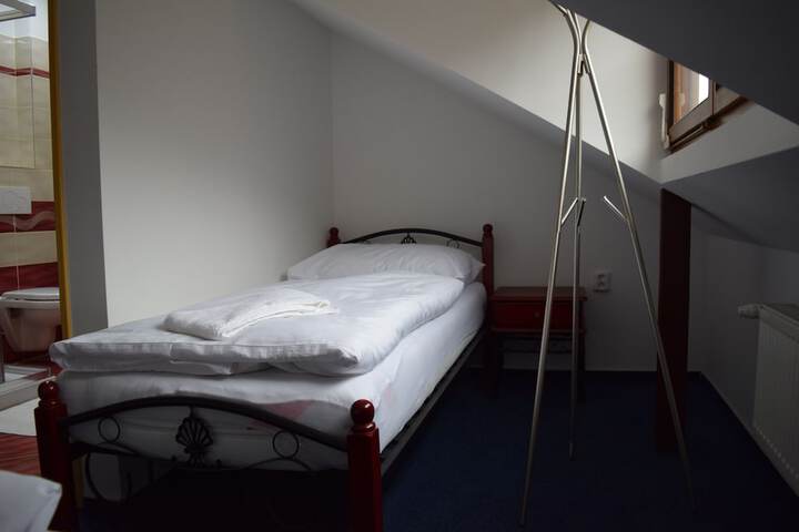 Room 19 of 90