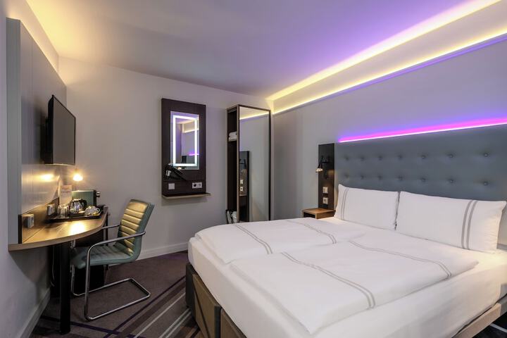 Room 16 of 32