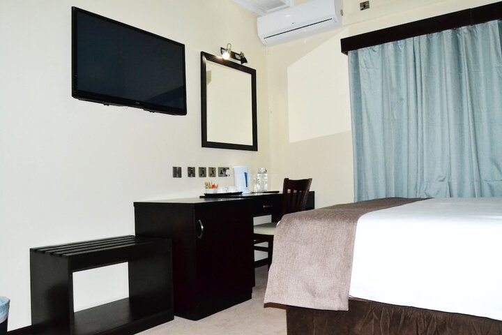 Room 12 of 82