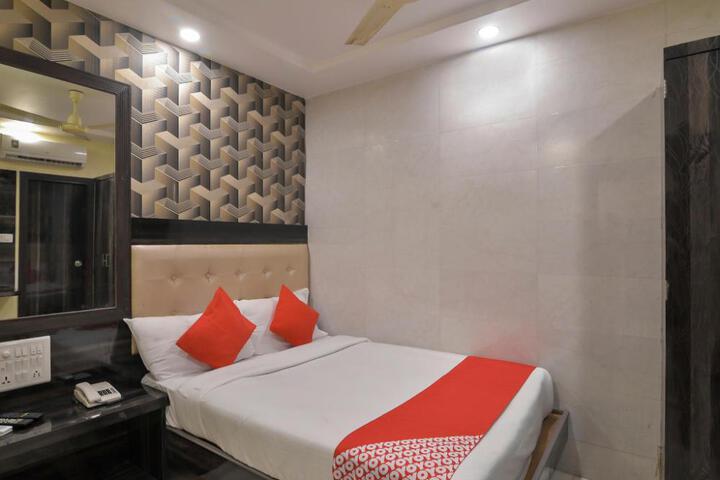 OYO 5171 Hotel Palace Residency