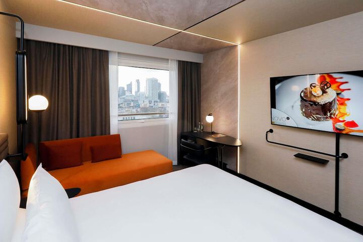 Room 35 of 173