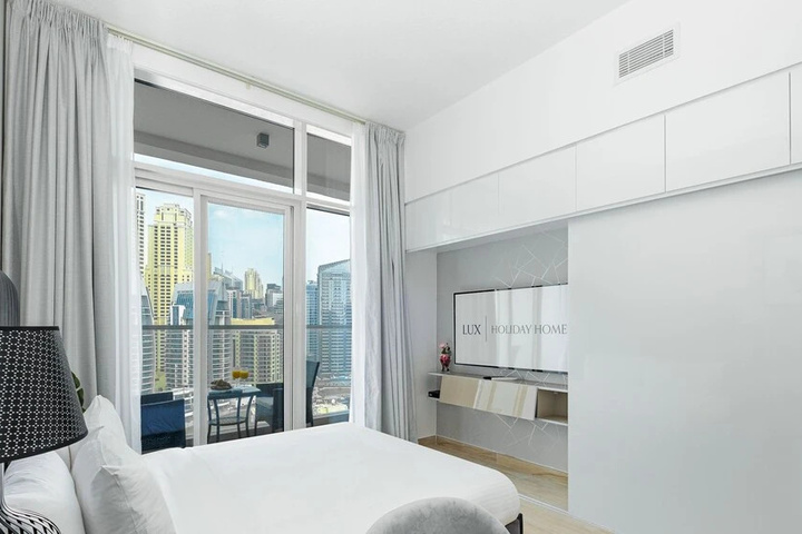 Room 4 of 16
