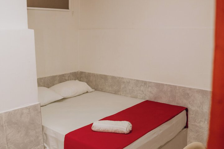 Room 8 of 98