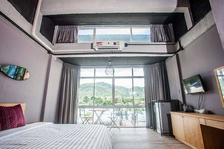 Room 12 of 24