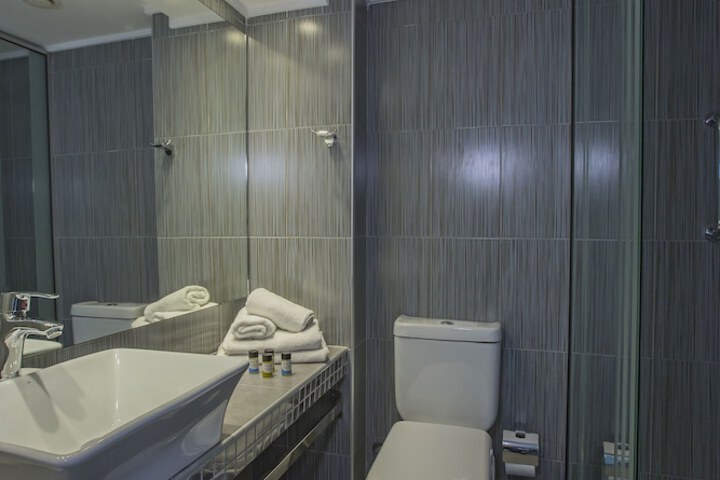 Room 45 of 177