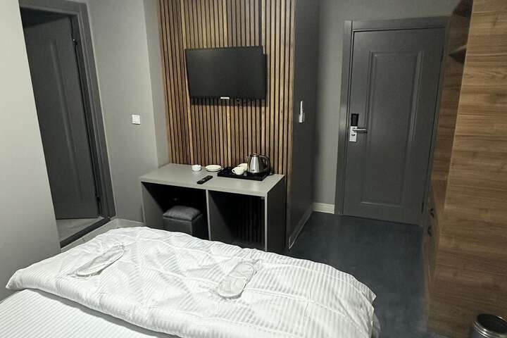 Room 16 of 30
