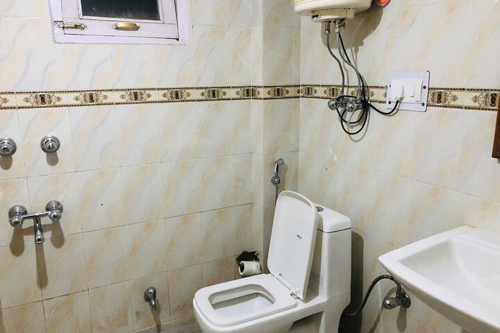 Room 32 of 36