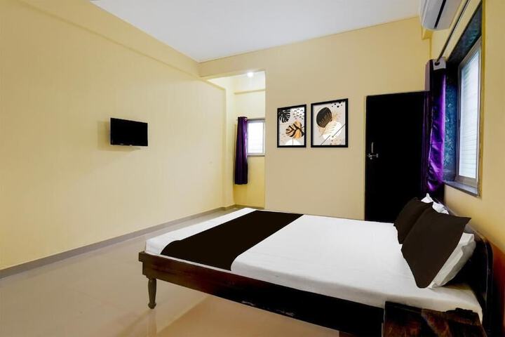Room 2 of 9