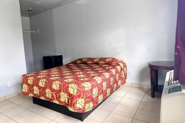 Room 14 of 25
