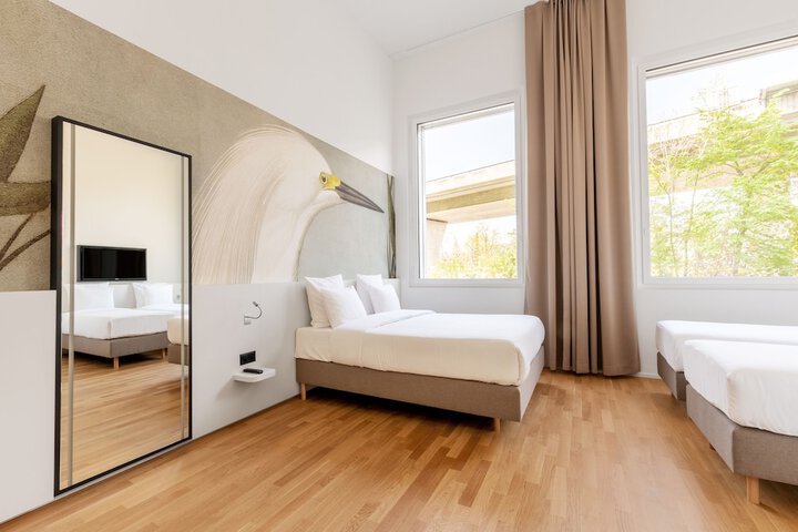 Room 12 of 24