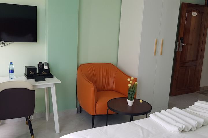 Room 13 of 65