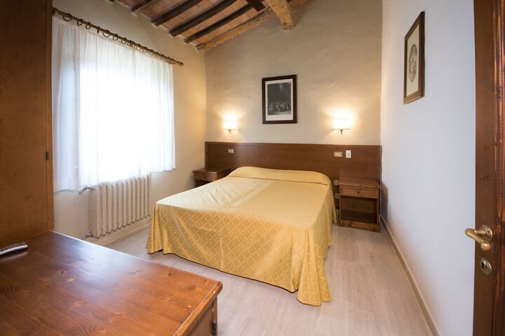 Room 5 of 185