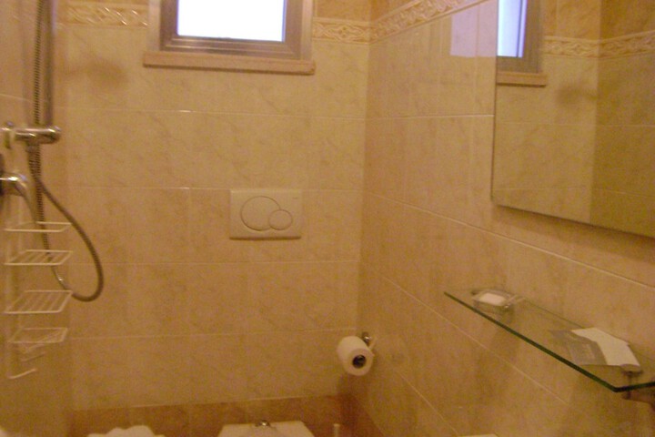 Room 12 of 26