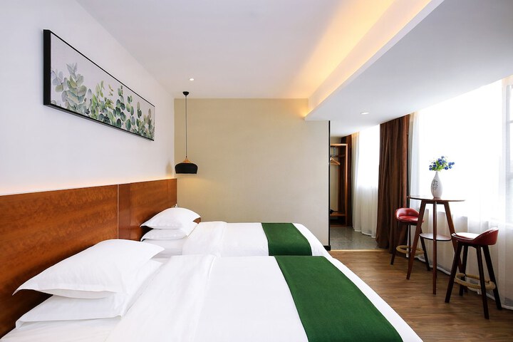 Room 27 of 46