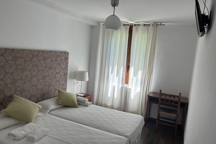 Room 4 of 9