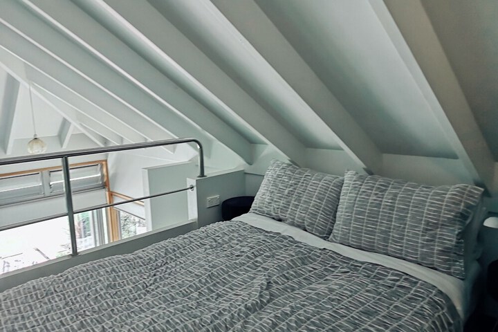 Room 5 of 24