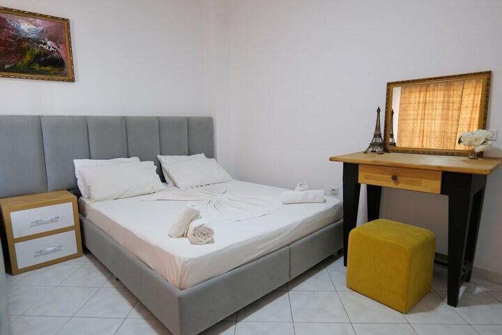 Room 5 of 62