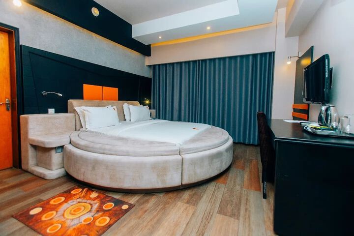 Room 5 of 27